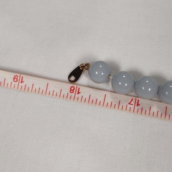 Vintage Gray Oops A Daisy Plastic Beaded 18" Necklace - Picture 5 of 5
